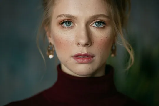 专注查看实时数据的用户